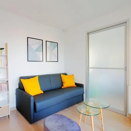 Eiffel Tower View - Private Apartment Paris
