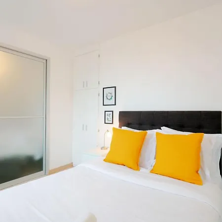 Eiffel Tower View - Private Apartment Paris