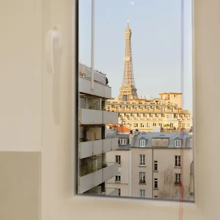 Apartment Eiffel Tower View - Private Paris