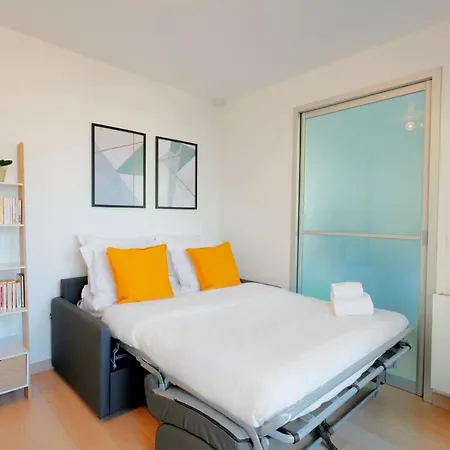 Eiffel Tower View - Private Apartment Paris