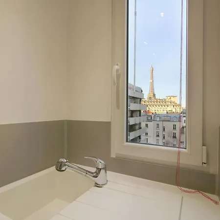 Eiffel Tower View - Private * Paris